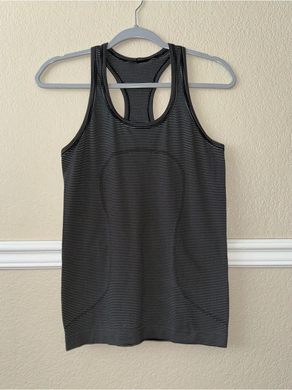 Lululemon Swiftly Tech Tank Top Striped Black White Size 6 - Picture 2 of 10